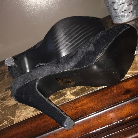 🦋 ‼️SOLD‼️New! Suede platform 5” heels. - Picture 4 of 8